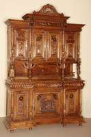 Prunkbuffet, Frankreich, um 1880, bretonisch , Kastanienholz massiv, 3-tÜriges Unterteil mit darÜberliegenden Schubladen und vorgesetzten ...