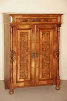 Vertiko, deutsch, um 1880, GrÜnderzeit, Korpus Weichholz, Nußbaum furniert, auf KugelfÜßen, 2-tÜriges gerades Oberteil mit darÜberliegender ...