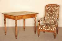 KÜchentisch, deutsch/Pfalz, um 1850/60, z.T. Nußbaum massiv bzw. Obstholz, Tischplatte sekundÄr aus altem Holz dazugearbeitet, Schubladen aus ...