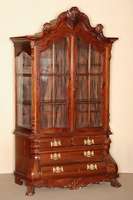 Barockstilvitrine, Holland, nach altem Vorbild , Korpus Teakholz massiv, Kanten abgeflacht, TatzenfÜße, aufgesetzte Zierleisten, Unterteil ...