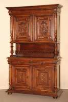 Aufsatzbuffet, Frankreich, um 1870, Korpus Weichholz/Hartholz, Nußbaum massiv, aufgesetzte Schnitzereien aus dem Vollholz, freistehende ...