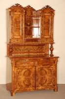 Aufsatzbuffet, deutsch, um 1870, Louis -Philippe, Korpus Weichholz, Nußbaum furniert, 2-tÜriges Unterteil mit darÜber liegenden Schubladen und ...