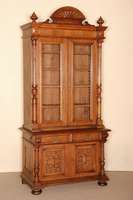 BÜcher- bzw. Mehrzweckschrank, deutsch, um 1880, GrÜnderzeit, Korpus Weichholz, Eiche furniert, auf KugelfÜßen, Lisenen mit gedrechselten ...