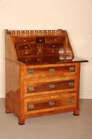 Biedermeier-SchrÄgklappensekretÄr, Kirsche furniert, Schubladen und Platte mit Nußbaumfurnier (Filet) eingelegt, Galerie Nußbaum und Kirsche, ...