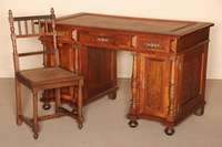 Schreibtisch, deutsch, um 1875/80, GrÜnderzeit, Korpus Weichholz/Hartholz, Nußbaumfurnier gespiegelt verlegt, z.T. auf Mahagoni gebeizt, Platte ...