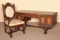 Schreibtisch, deutsch, um 1910/15, im florentinischen Renaissancestil, Korpus Weichholz und Eiche, Wurzelnußfurnier z.T. gespiegelt verlegt, ...