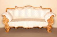 elegante hochbÜrgerliche Couch, deutsch/Raum Frankfurt, um 1835/45, Rahmen Kirschbaum massiv bzw. verdeckte Teile Weichholz, 4-fach geschwungen, ...