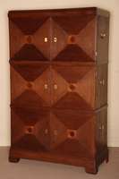 Brandschrank, deutsch, um 1900, Jugendstil, 3 zweitÜrige Kastenteile mit abgesetztem Sockel und angedeutetem Abschlußgesims, auf den TÜren 2 ...