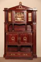 Prunkvitrinenschrank, deutsch/wohl MÜnchen, um 1900/05, Korpus Weichholz, Mahagoni furniert, symetrischer Aufbau, Jugendstil, ausgewÄhltes ...