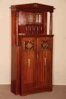 Prunkvitrinenschrank, deutsch/wohl MÜnchen, um 1900/05, Korpus Weichholz, Mahagoni furniert, symetrischer Aufbau, Jugendstil, ausgewÄhltes ...