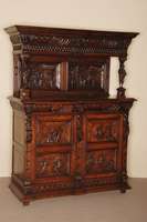 Aufsatzschrank, Flandern, um 1870, Eiche massiv, Unterteil 2-tÜrig, FÜllungen mit volkstÜmlichen Darstellungen, Oberteil getragen von ...