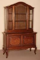 Aufsatzbuffet, deutsch, um 1900/10, Barockstil, Korpus Weichholz, Eichefurnier, auf stark gebogenen Beinen, 2 TÜren mit aufgesetzten ...