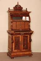 sogenanntes ZahnarztmÖbel, deutsch, um 1880, GrÜnderzeit, Korpus Weichholz und Eiche, Nußbaum furniert, auf gedrÜckten KugelfÜßen, schwere ...