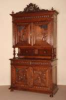 Aufsatzbuffet, Frankreich/bretonisch, um 1870/80, Korpus Eiche massiv, auf gedrÜckten KugelfÜßen, schwere Fußleiste, Unterteil 2 TÜren, ...
