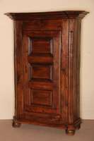 Brotschrank, deutsch/wohl BÜckeburg, um 1880 , Eiche massiv, auf KugelfÜßen, Lisenen abgeschrÄgt, 1-tÜrig mit kassettierten FÜllungen, ...