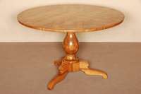 Spiesezimmertisch, deutsch, um 1825/30, SÄule Nußbaum massiv, 3 Ausleger, 3-fach geschwungen, Balusterform, Platte ohne Zarge, dickes ...
