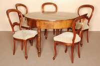Klapptisch, deutsch/Pfalz, um 1835/40, Korpus Weichholz, Zarge horizontal in KlÖtzchenform aufgebaut, Wurzelnußfurnier gespiegelt verlegt, ...