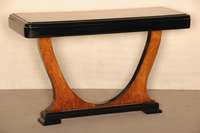 ArtDeco-Wandkonsole, Frankreich, um 1920, Rio-Palisander, zum Teil schwarz abgesetzt, Basis in zeittypisch elenganter Gondelform, runde ...