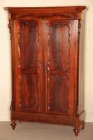 Schrank, Holland, um 1870, Mahagoni massiv, z.T. Mahagoni furnier, RÜckwand Weichholz, auf KugelfÜßen, abgeschrÄgte Ecken, auslaufend in ...