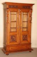 BÜcherschrank, deutsch, um 1895, Jugendstil, Korpus Weichholz, Eiche massiv, Eichefurnier, auf KugelfÜßen, schwere Fußelsite, 1 Schublade, ...