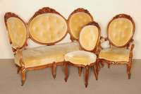 Große Sitzgarnitur, deutsch, um 1860/70, bestehend aus 3-sitzer Sofa, 3 Sesseln und 2 Armlehnsesseln, Louis-Philippe, Nußbaum massiv , ...