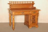 Damenschreibtisch, deutsch, um 1895, Jugendstil, Korpus Weichholz, Eiche massiv, Eichefurnier, asymetrischer Aufbau, links mit gedrechselten ...