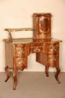 Damenschreibtisch, deutsch, um 1870, Dresdner Barockstil, Korpus Weichholz und Nußbaum massiv, mit ausgesuchtem Nußbaum- bzw. Obstholzfurnier, ...