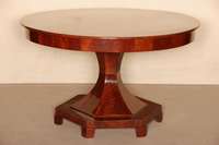 Biedermeiertisch, deutsch, um 1850, Korpus Weichholz, z.T. Eiche massiv, mit Pyramidenmahagonifurnier, prismenfÖrmiger Fuß, 8-eckig, Tisch ...