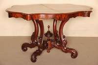 Ausziehtisch, Holland, um 1860, Wilhelm III, Mahagoni massiv, auf 4 eckig gebogenen Beinen, leicht abgerundet, 4-fach ausladend, dekoriert mit ...