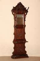 Garderobe, deutsch, um 1890, Eiche massiv, FÜllungen mit typischen Jugendstilschnitzereien, unten mit integriertem SchirmstÄnder, Traufschale ...