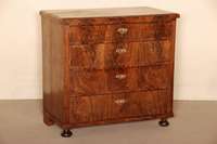 Kommode, deutsch, um 1830, Biedermeier, Korpus Weichholz, Mahagoni furniert, 4-schÜbig, obere Schublade leicht gebaucht, durchlaufendes Furnier, ...