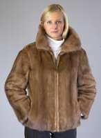 Hellbraune Nerzjacke, Gr. ca. 38, braun/graues Innenfutter, mit Reißverschluß, Innenlabel: Wehrmeier, 2 Einschubtaschen, RÜckenlÄnge ca. 56 ...