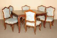 Ausziehtisch und 6 StÜhle, Frankreich, um 1900 , Tisch Eiche massiv, StÜhle Nußbaum massiv, Barockstil, allseitig geschweift, Beine gerieft bzw. ...