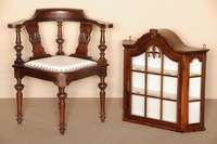 Eck- bzw. Schreibtischstuhl, deutsch, um 1900/05, Nußbaum massiv, reiche Drechselarbeit, Über RÜcken, Eck und Armlehnen reiche Drechselarbeit, ...