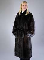 Dunkelbrauner Nerzmantel mit dazu passendem Schal, Gr. 44, lÄngsverarbeitete Felle, Innenlabel: GENG PELZE Mannheim/Heidelberg, dunkelbraunes ...