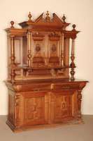 Aufsatzbuffet, deutsch/Raum Aachen, um 1880/90 , GrÜnderzeit, Korpus Eiche und Weichholz massiv, z.T. Nußbaum massiv, Nußbaumfurnier, im ...