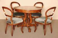 Runder Tisch mit 4 StÜhlen, deutsch, StÜhle um 1835/45, Louis-Philippe-Stil, Nußbaum massiv, sogenannte LÖffelstÜhle, gerieft, sparsame ...
