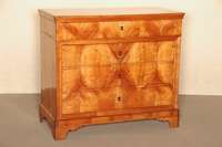 Kommode, mitteldeutsch, 2. HÄlfte 19. Jhd., vierschÜbig, kirschholzfurniert, schÖnes durchlaufendes Furnierbild auf den SchÜben, Korpus mit ...