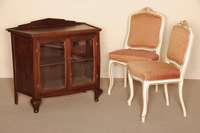 Kleines TeeschrÄnkchen bzw. Vitrine, Holland, um 1910, Korpus Weichholz, Eiche massiv, Eichefurnier, verglaste TÜren, diese mit Facettenschliff ...