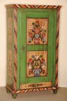 Bauernschrank, deutsch, um 1840/50, Weichholz massiv, bemalt, vorstellend Vasen mit Blumen, 1-tÜrig, Lisenen kanneliert, Kopfleiste mehrfach ...