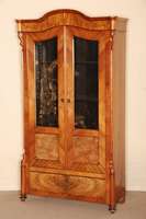 Vitrinenschrank, deutsch, um 1860, Louis -Philippe, Korpus Weichholz, Mahagonifurnier, auf KugelfÜßen, unten 1 Schublade, 2-tÜrig, verglast, ...