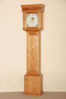 Standuhr, nach englischem Vorbild von 1810/20 , Korpus Weichholz, z.T. Zierbelkiefer, freistehende ZiersÄulen mit Bronzeabschluß, Werk signiert ...