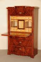 SekretÄr, deutsch, um 1840, SpÄtbiedermeier, Korpus Weichholz, Mahagonifurnier, Ecken abgesetzt mit runden Leisten, Abschluß mit gedrechselten ...
