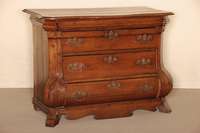 Kommode, Holland, um 1780, Barock, Korpus Eiche massiv, auf TatzenfÜßen, Front doppelt gebaucht, in sich geschwungen, profilierte ...
