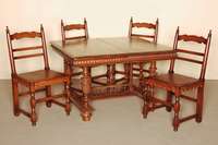 Ausziehtisch, SÜdfrankreich/Gegend um Dijon, um 1890, Nußbaum massiv, 4-sÄulig, BalustersÄulen, reiche Drechselarbeit, Zarge zahnfriesartig, ...