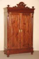 Schrank fÜr JungmÄdchenzimmer, deutsch, um 1900, Front und Seitn auf Rahmen gearbeitet, Kiefer massiv, dunkel gebeizt und lackiert, Lisenen ...