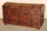 Brauttruhe, deutsch, um 1780, Eiche massiv, allseitig EisenbeschlÄge, z.T. graviert, Schmiedearbeit vom Feinsten, sehr aufwendige Verarbeitung, ...