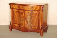 Halbschrank, Holland, um 1860, Louis -Philipp, Korpus Eiche, Mahagoni furniert, auf KugelfÜßen, mehrfach geschwungene Zarge, abgeschrÄgte ...