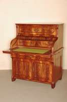 RollsekretÄr bzw. -bÜro, um 1870, Louis -Philippe, Korpus Weichholz, Mahagoni durchgehend furniert, 2-tÜriges seitlich kassettiertes Unterteil ...