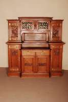 Aufsatz- bzw. Vielzweckschrank, deutsch/wohl Karlsruhe, um 1900/05, Korpus Weichholz und Eiche massiv, Fuß mit Bodenabschluß, sparsame ...